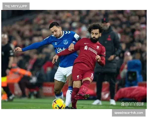 实时：埃弗顿通过一次经典的快速反击纵深传球，取得客场领先